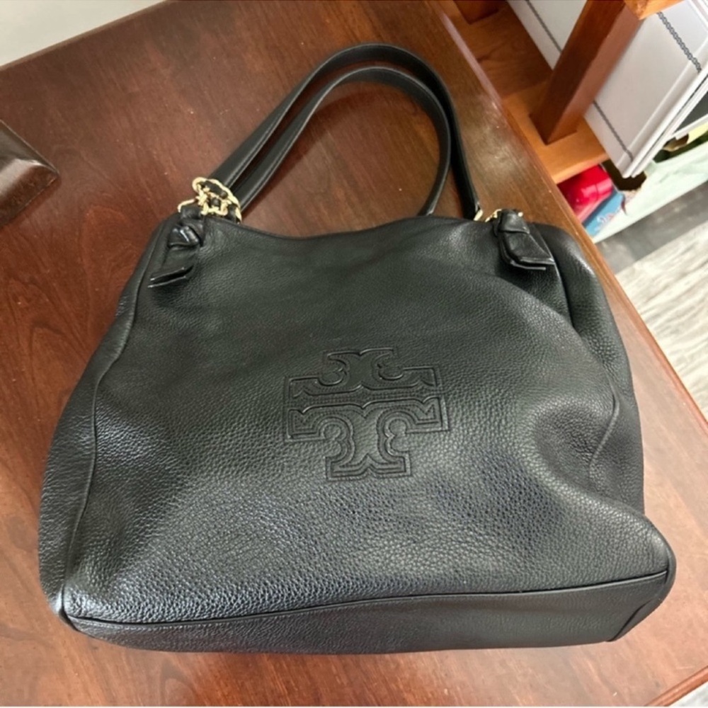 Tory Burch Black Leather Shoulder Bag with Gold Chain - Picture 10 of 12